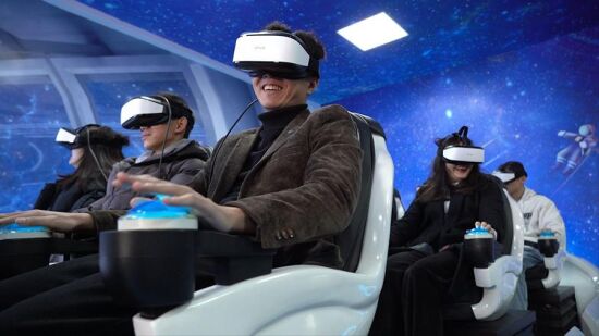 Атракціон віртуальної реальності Ark Spaceship — фото 3