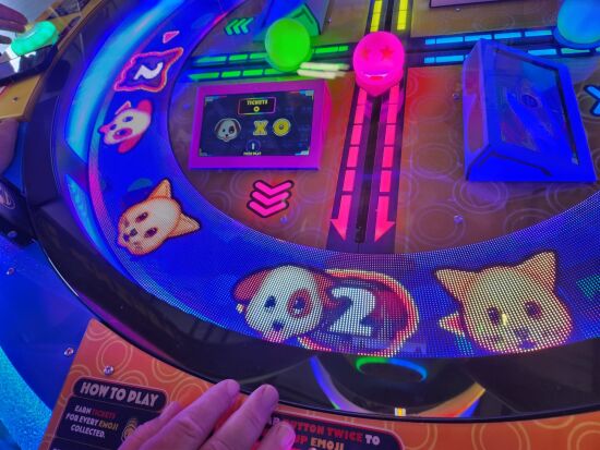 Emoji Frenzy — мультиплеєрна аркадна гра з квитками — фото 2